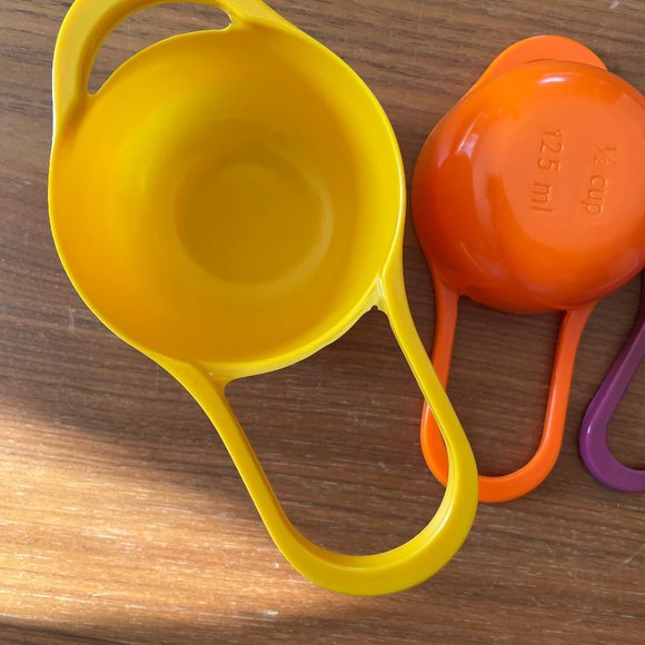 Colorful nesting measuring cup set - Picture 3 of 6